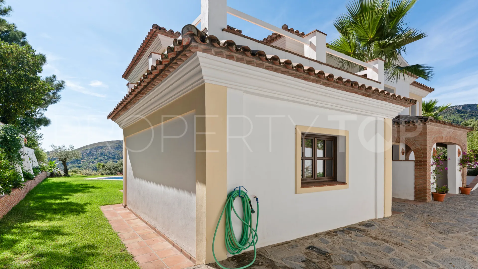 Casares Montaña villa for sale