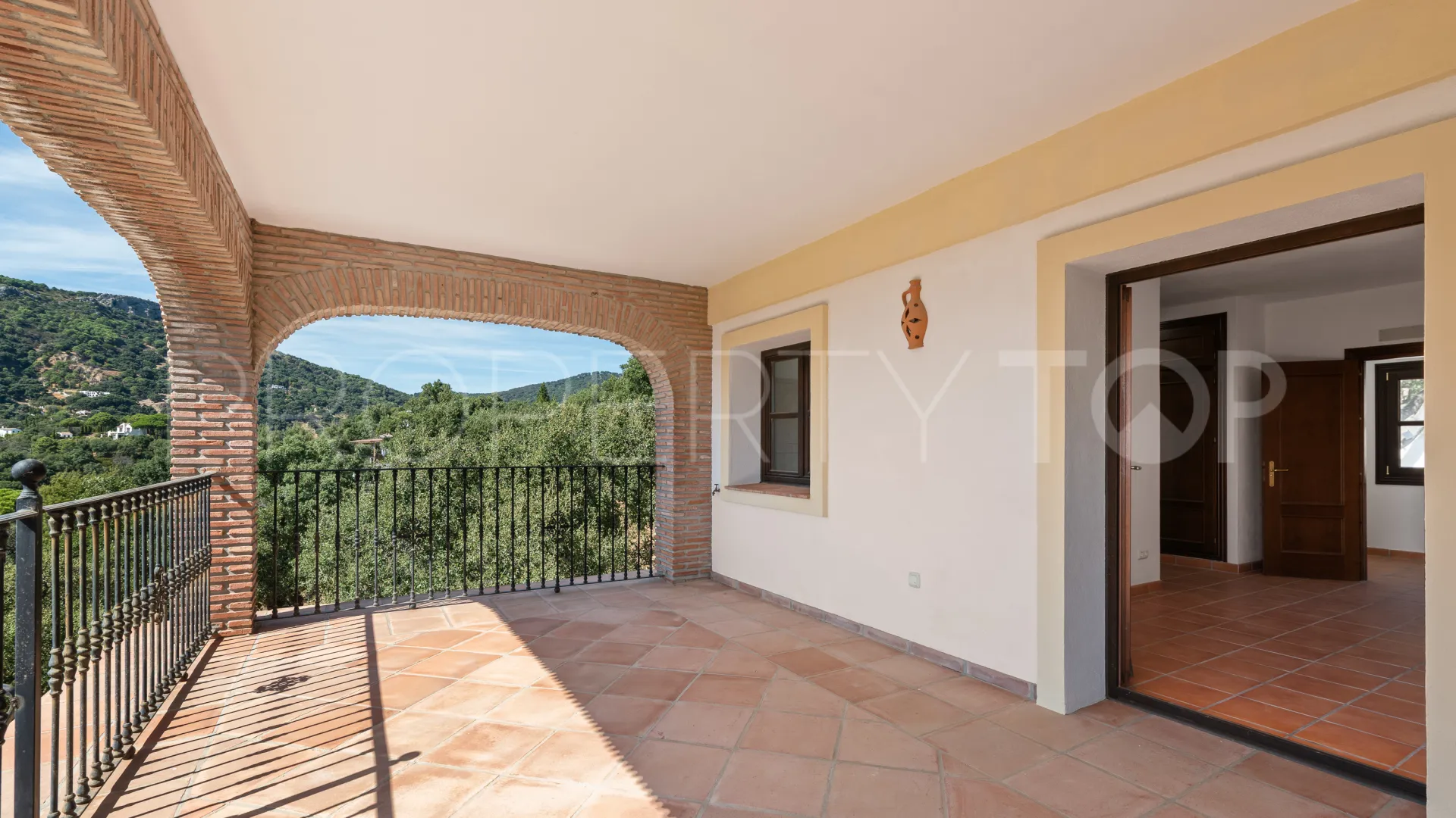 Casares Montaña villa for sale