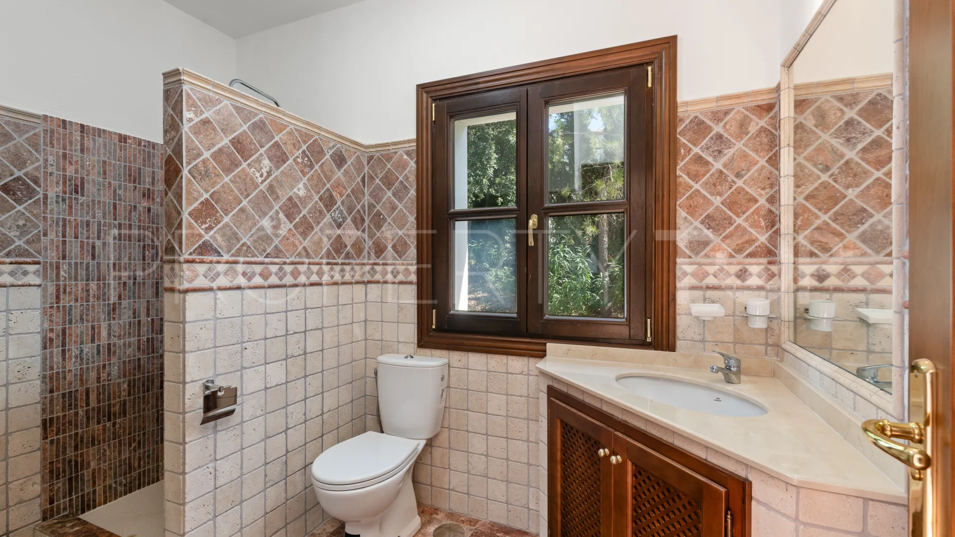 Casares Montaña villa for sale