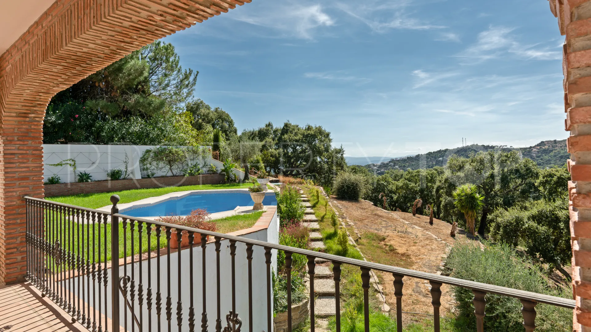 Casares Montaña villa for sale