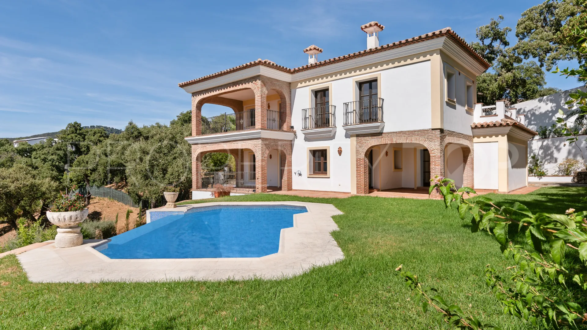Casares Montaña villa for sale