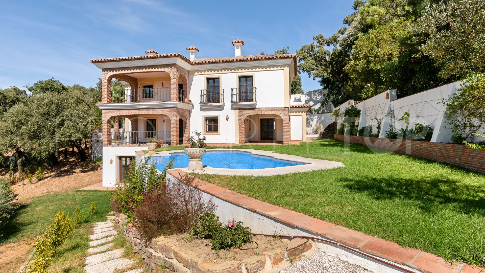 Casares Montaña villa for sale