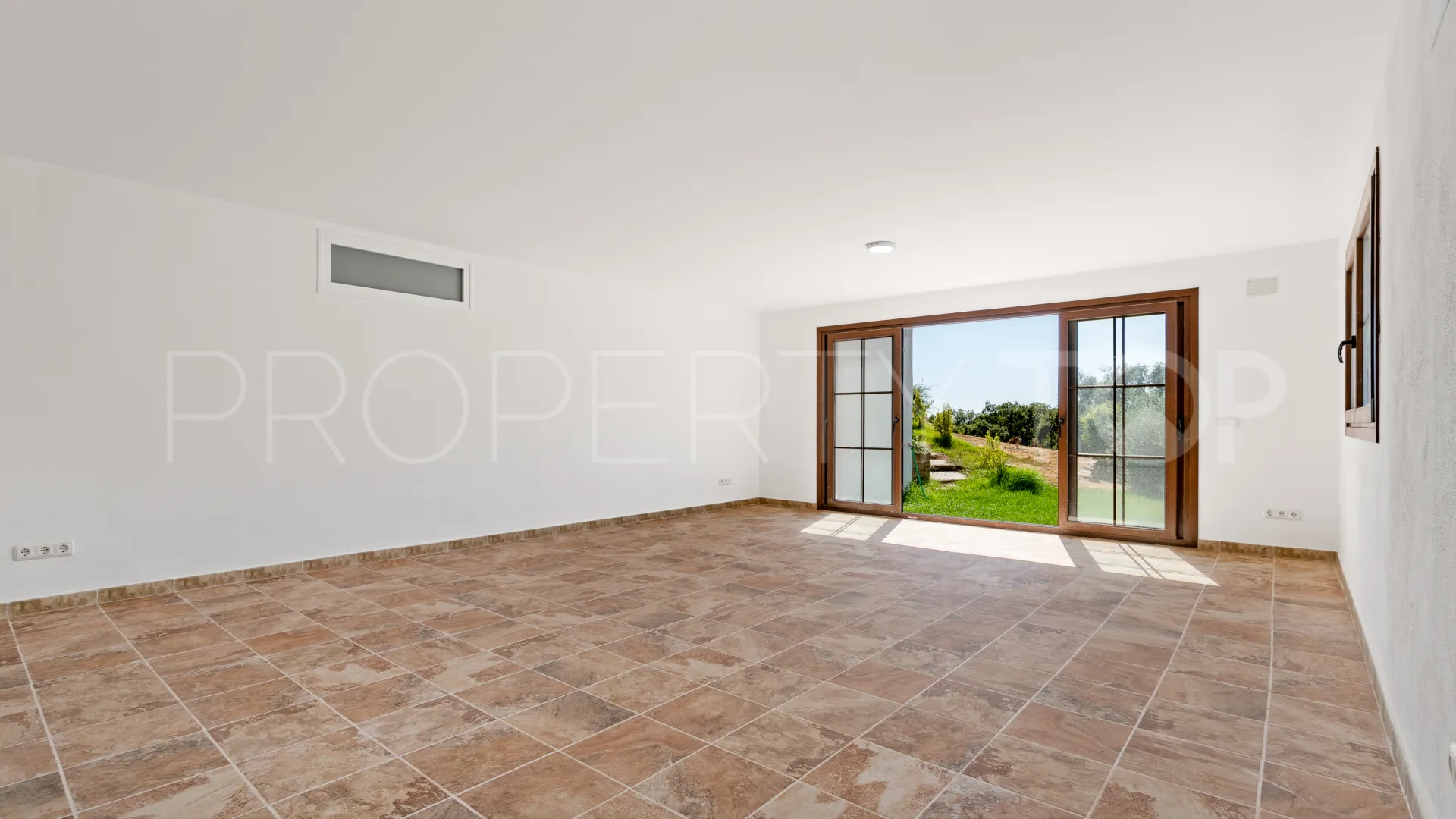 Casares Montaña villa for sale