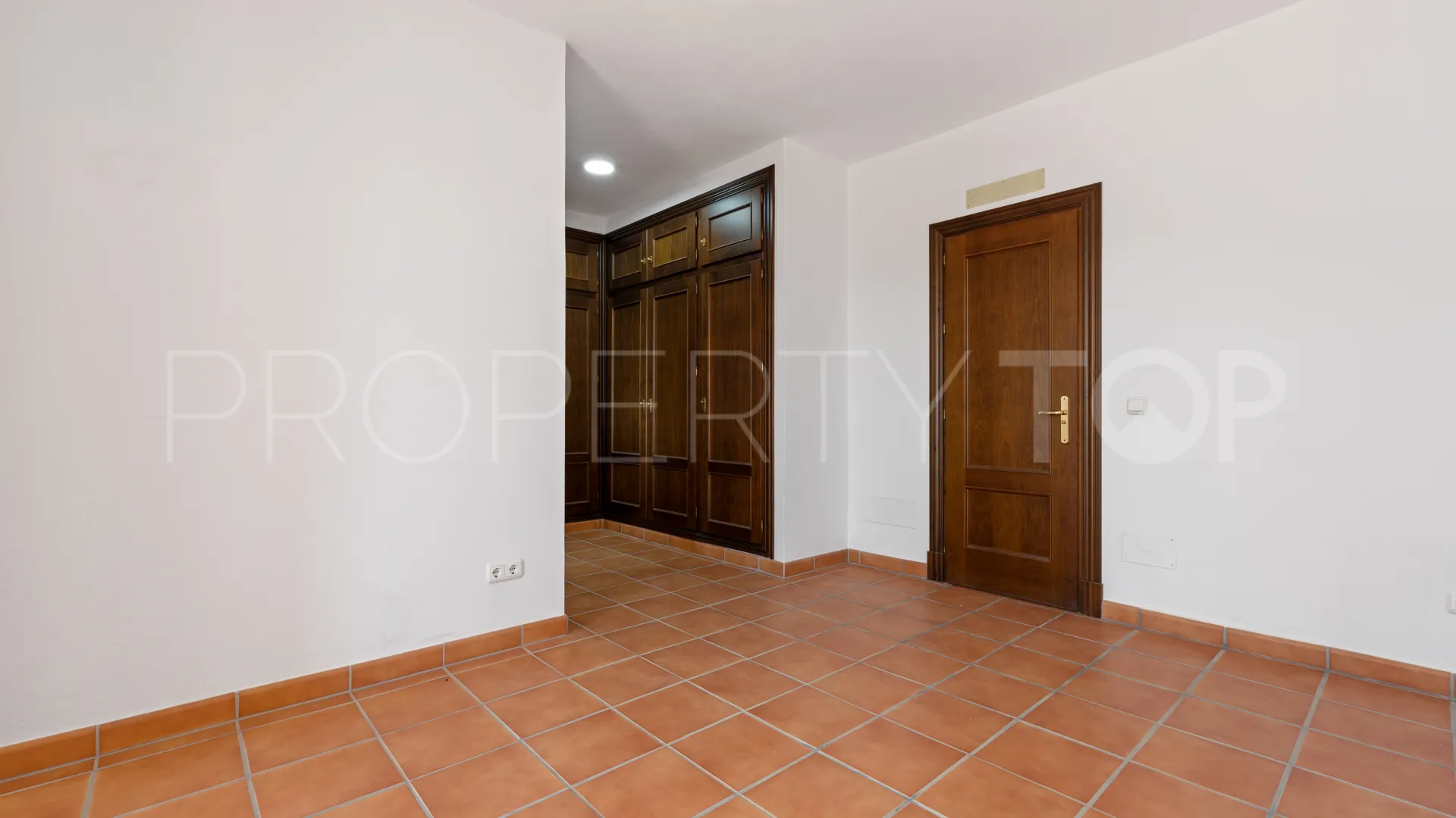 Casares Montaña villa for sale