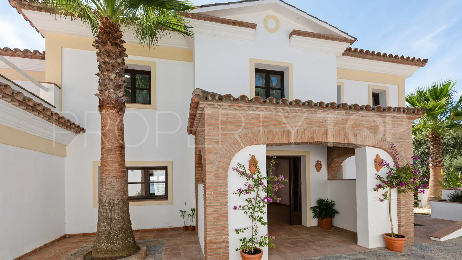 Casares Montaña villa for sale