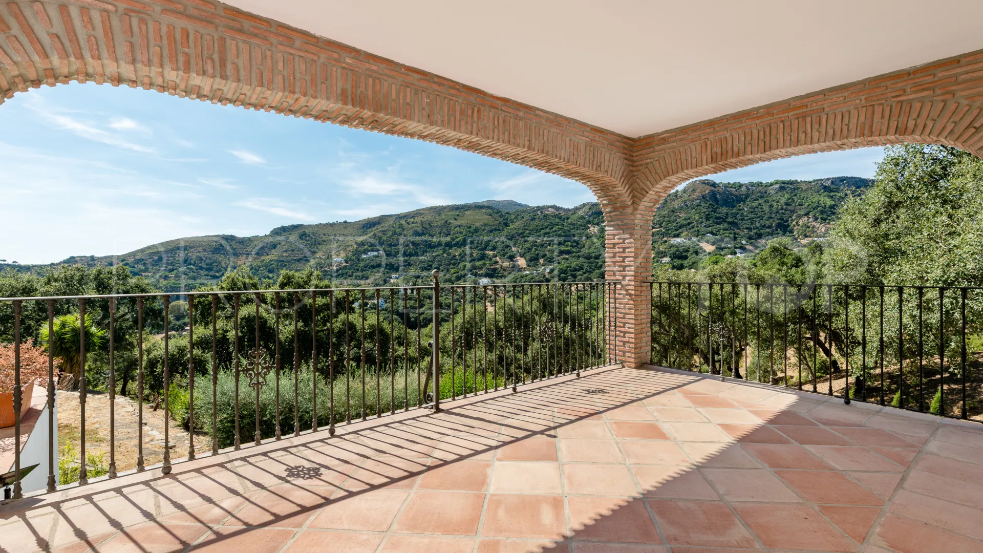 Casares Montaña villa for sale