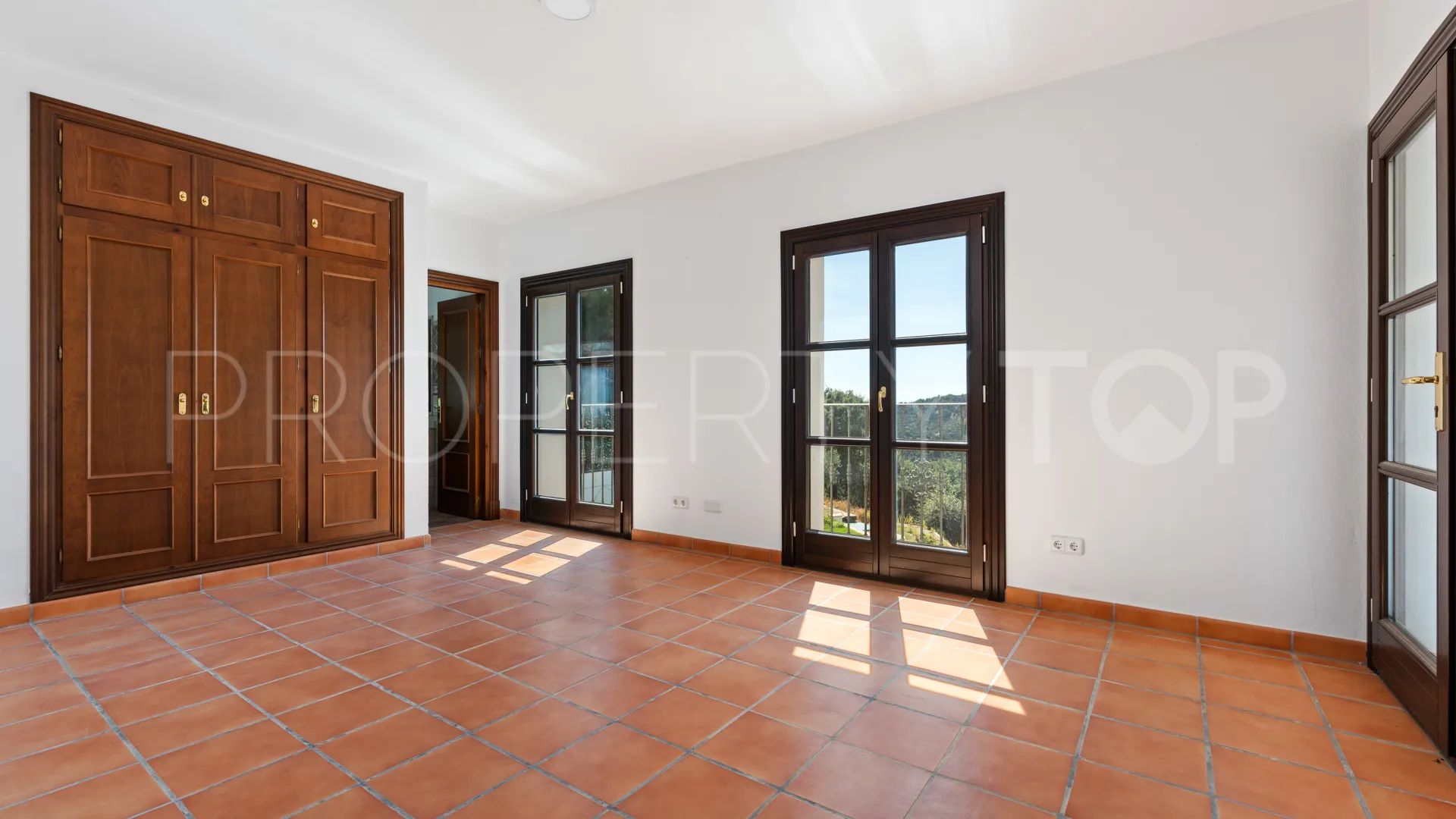 Casares Montaña villa for sale