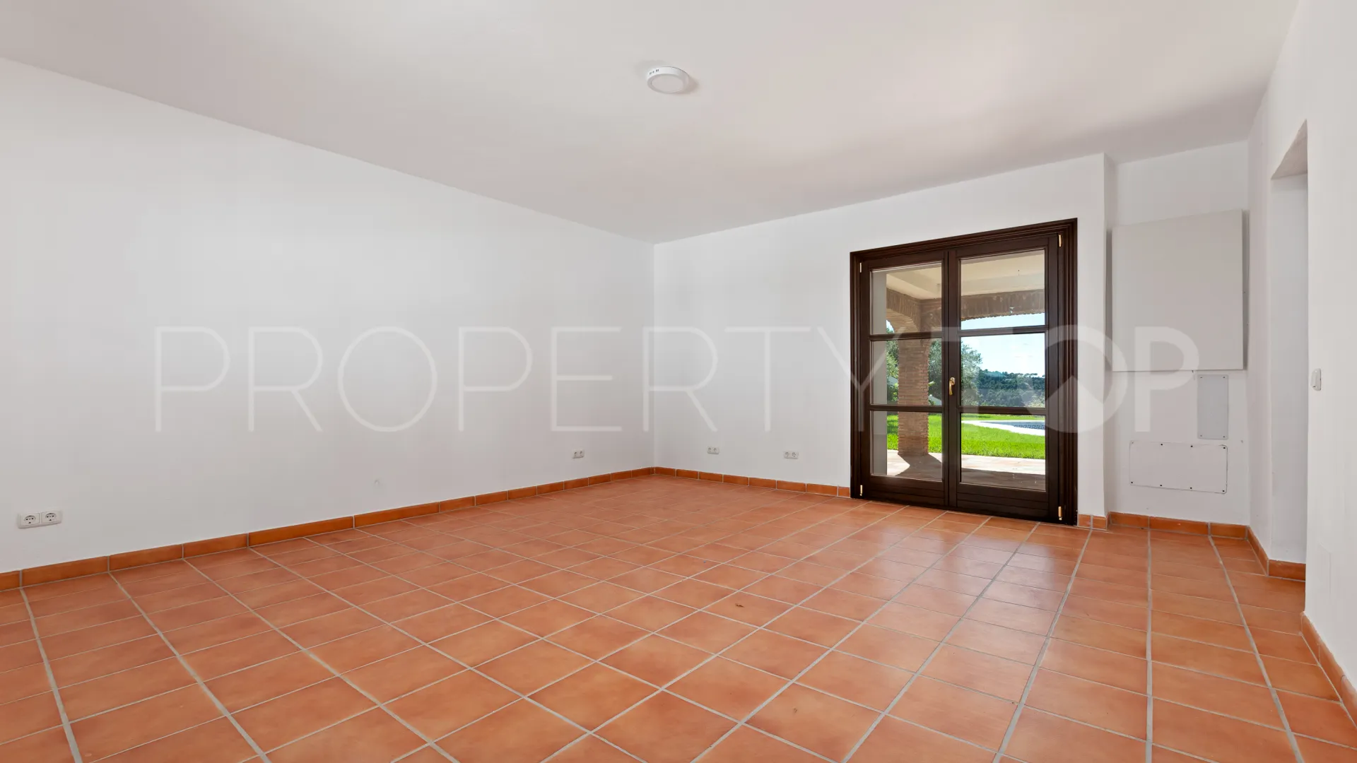 Casares Montaña villa for sale