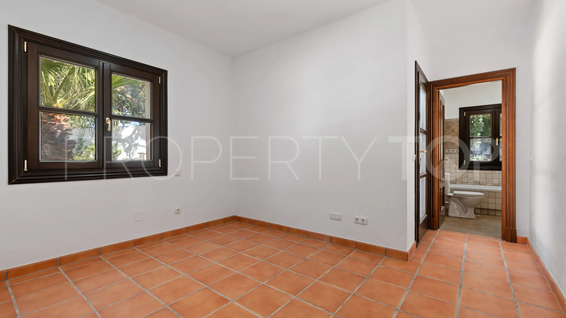 Casares Montaña villa for sale