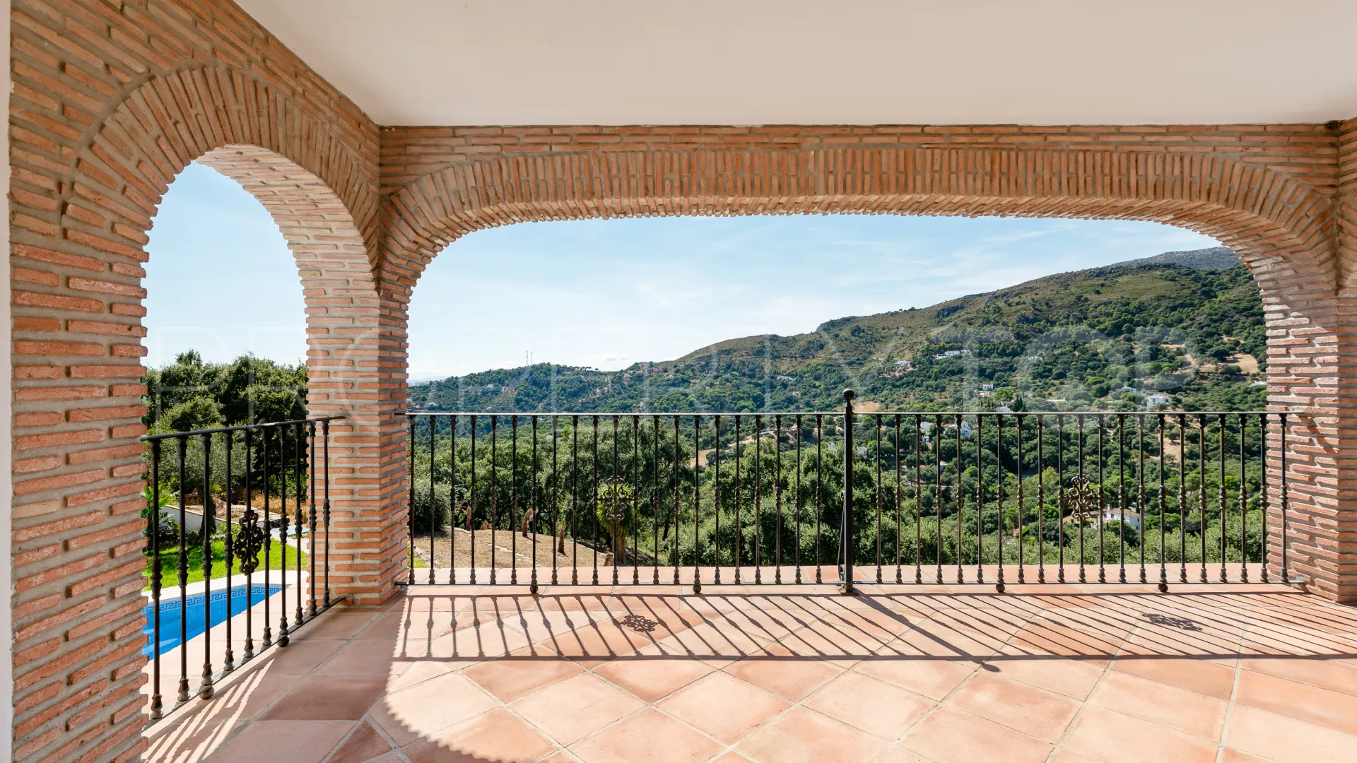 Casares Montaña villa for sale