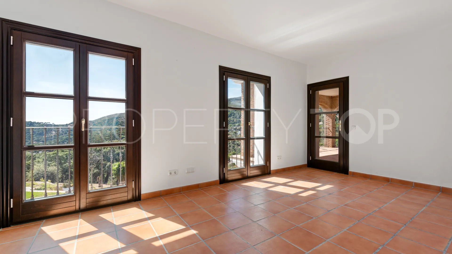 Casares Montaña villa for sale