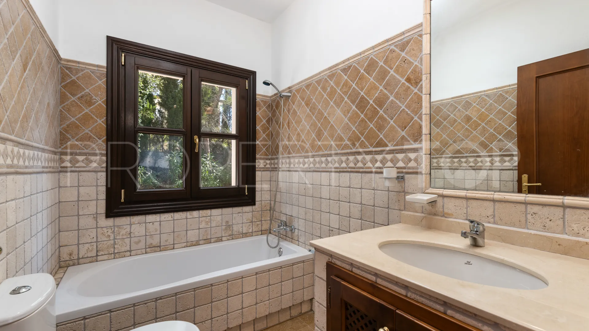 Casares Montaña villa for sale