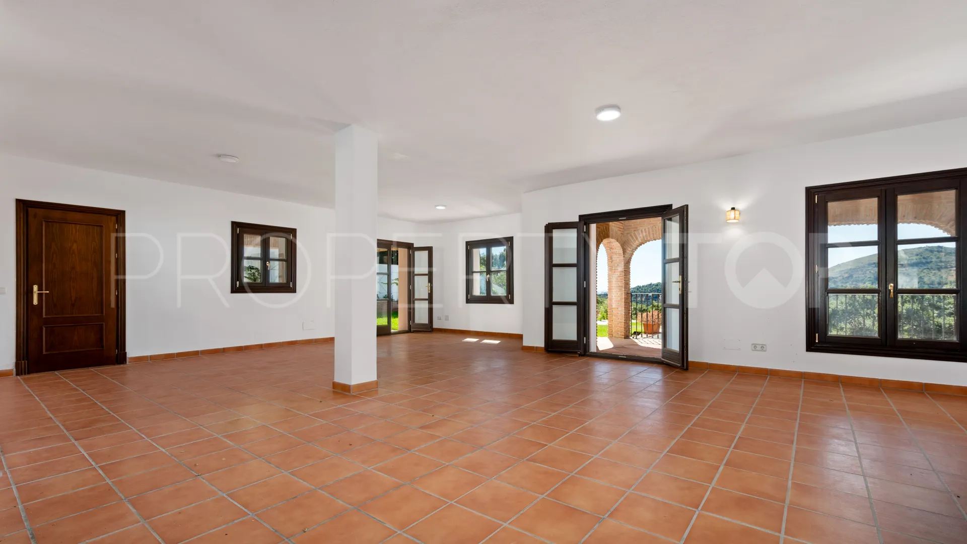 Casares Montaña villa for sale