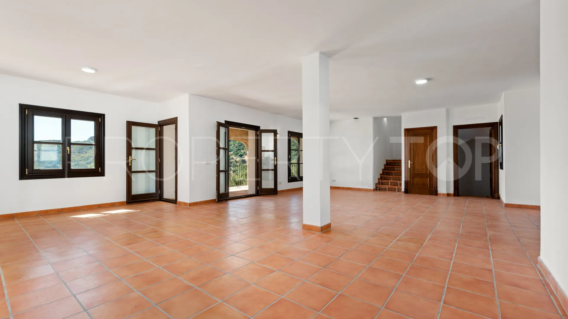 Casares Montaña villa for sale