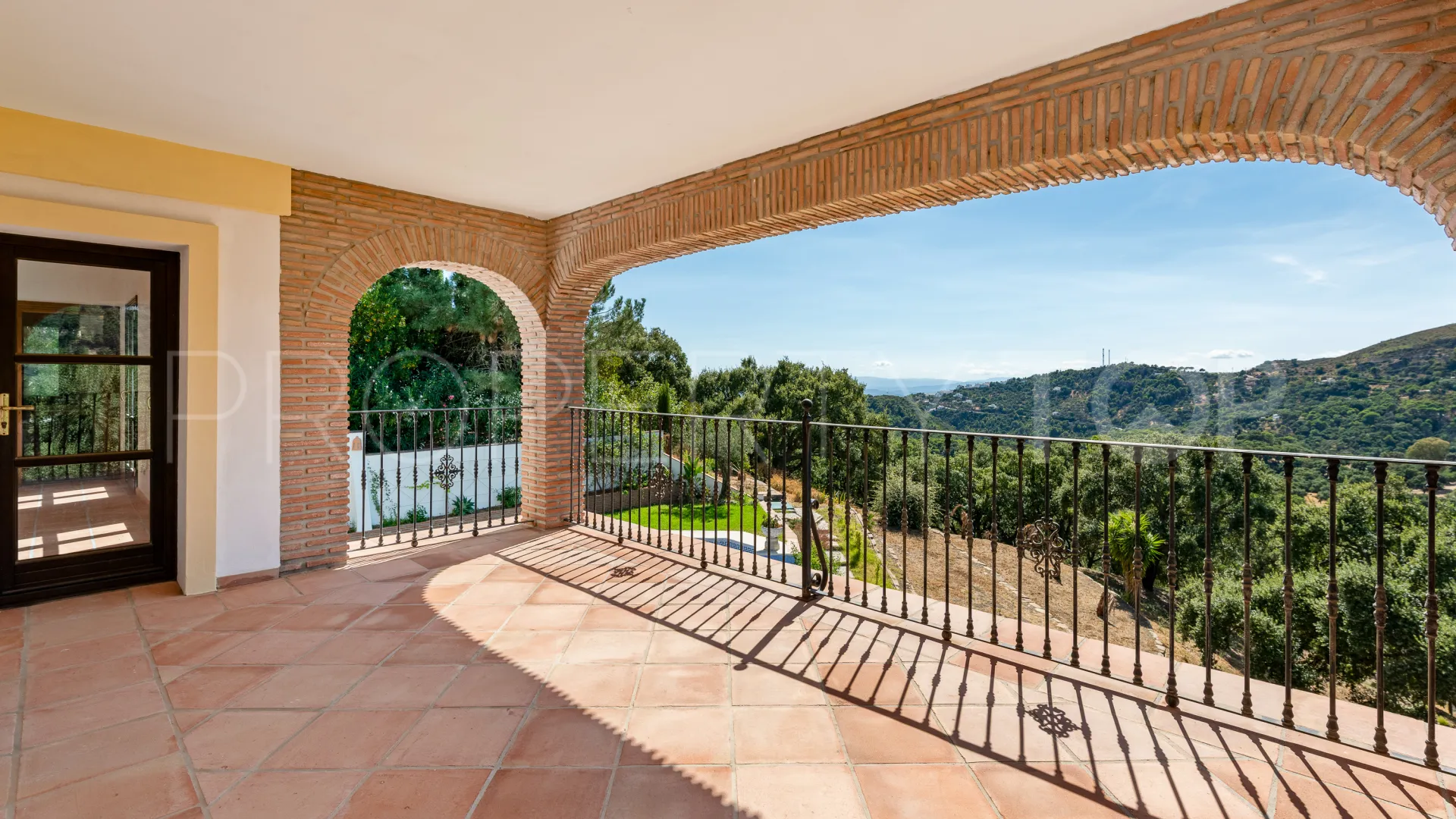 Casares Montaña villa for sale