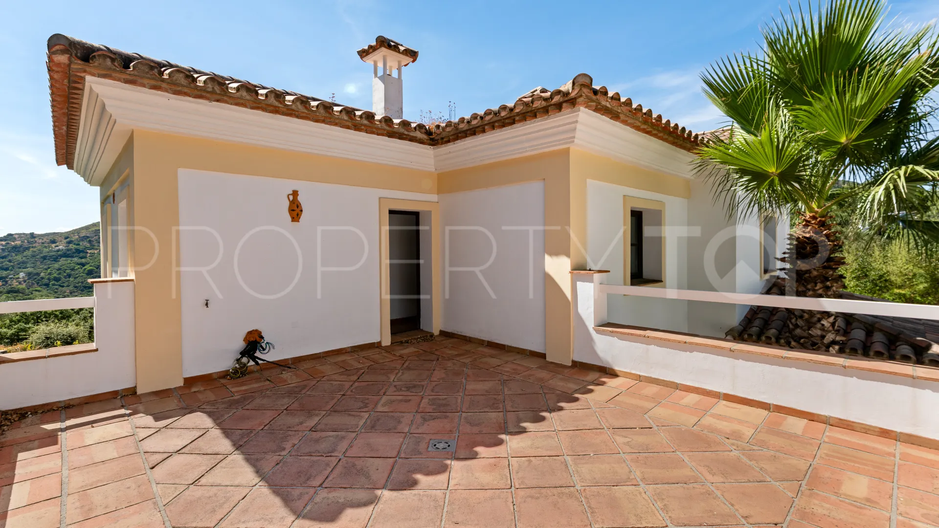 Casares Montaña villa for sale