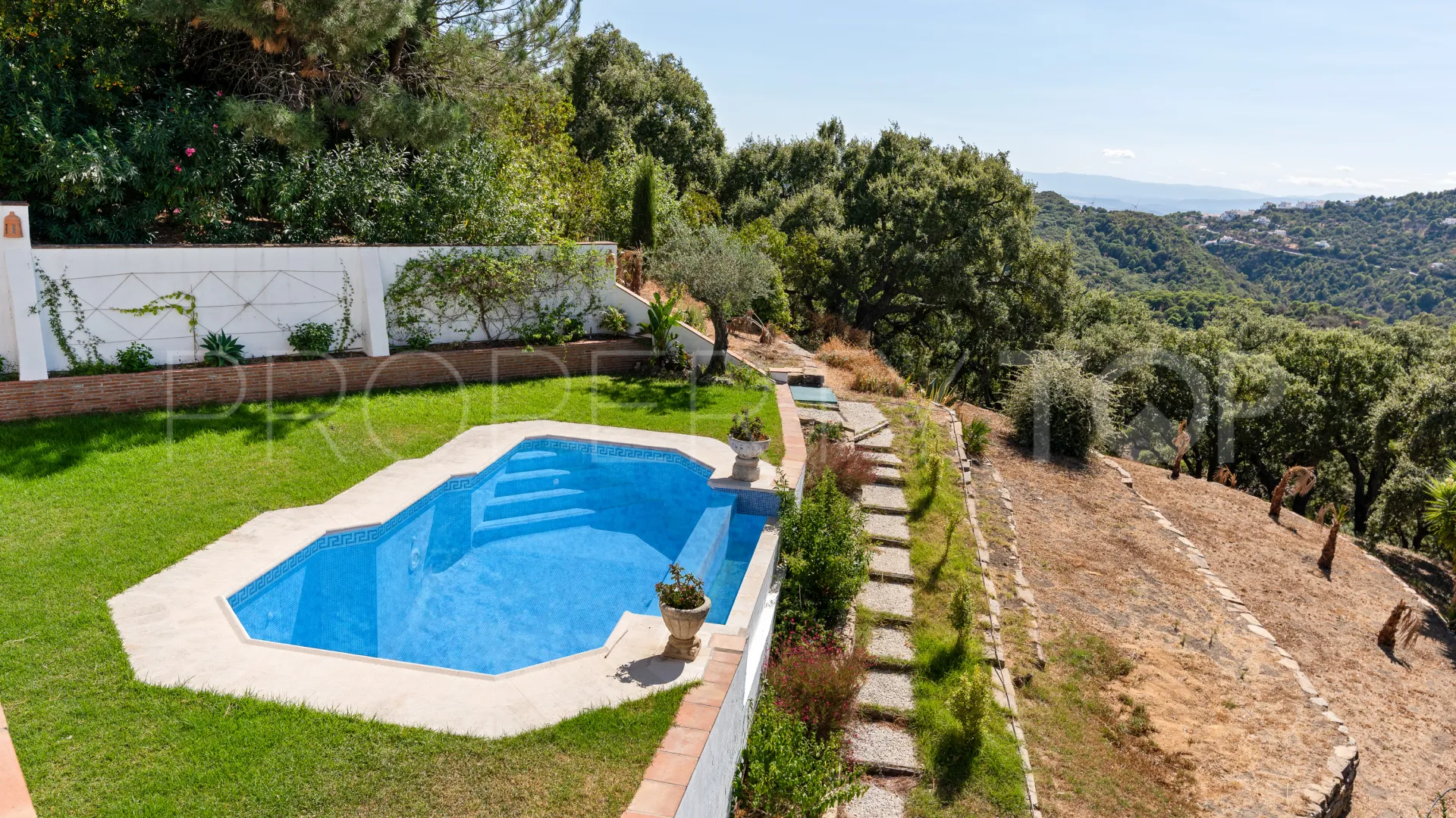 Casares Montaña villa for sale
