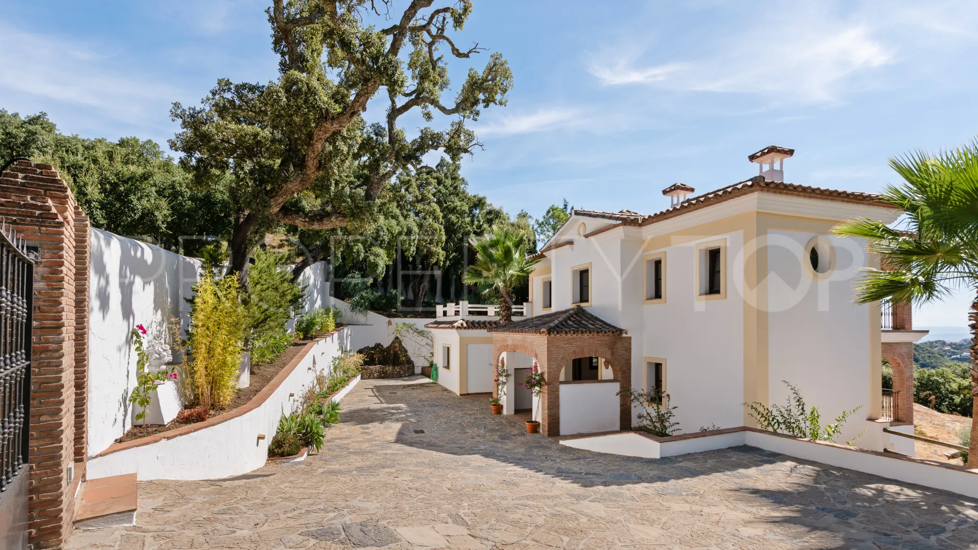 Casares Montaña villa for sale