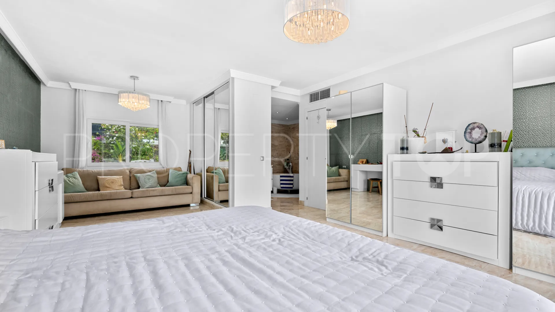Elviria, villa con 5 dormitorios en venta