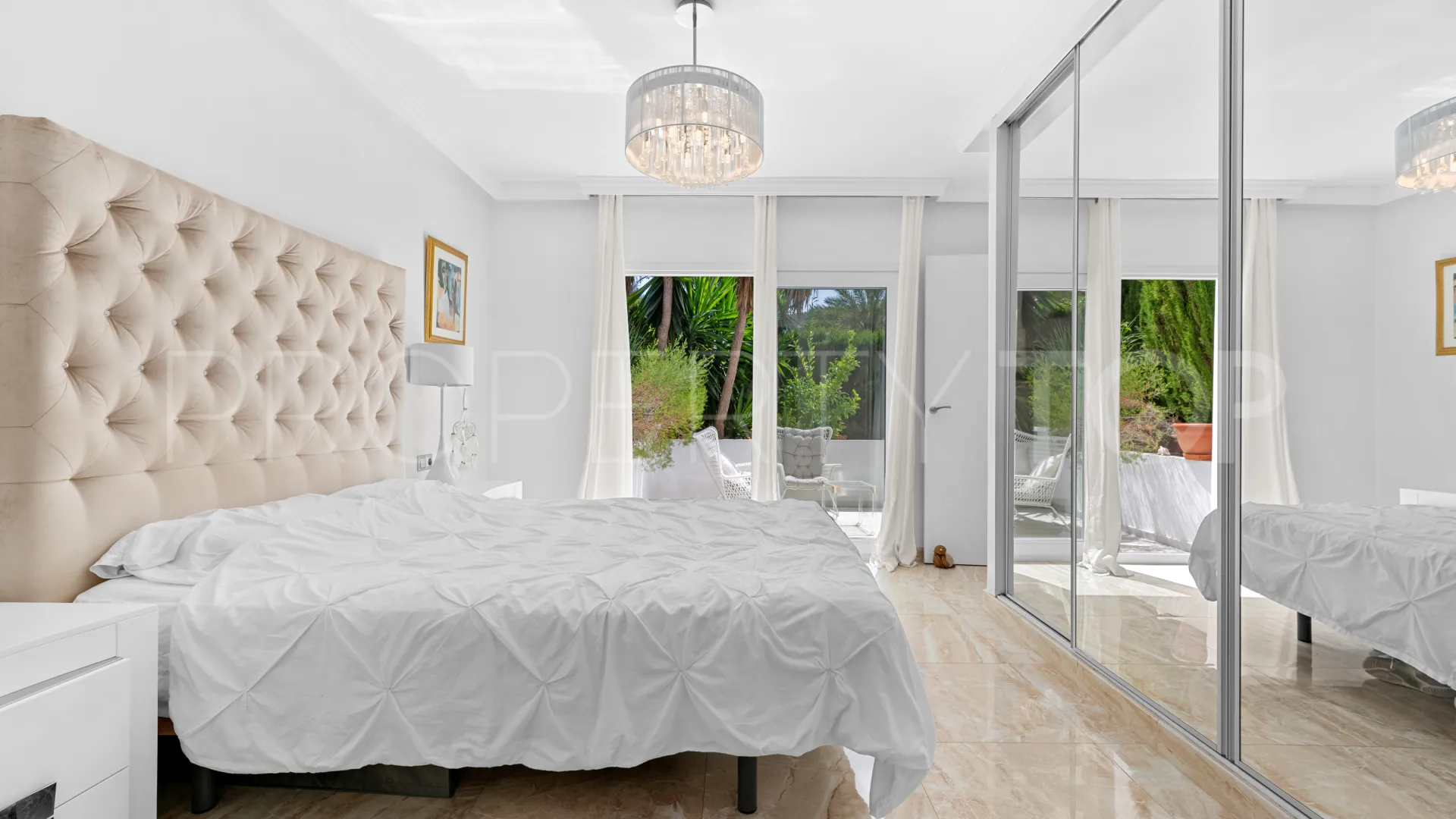 Elviria, villa con 5 dormitorios en venta