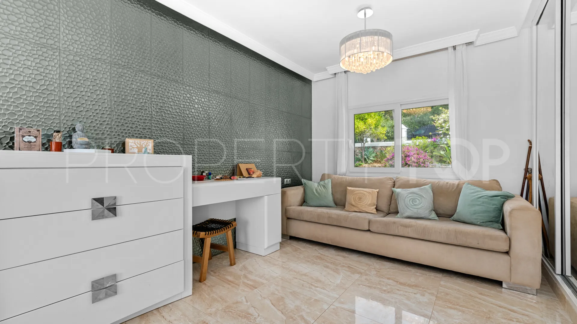 Elviria, villa con 5 dormitorios en venta