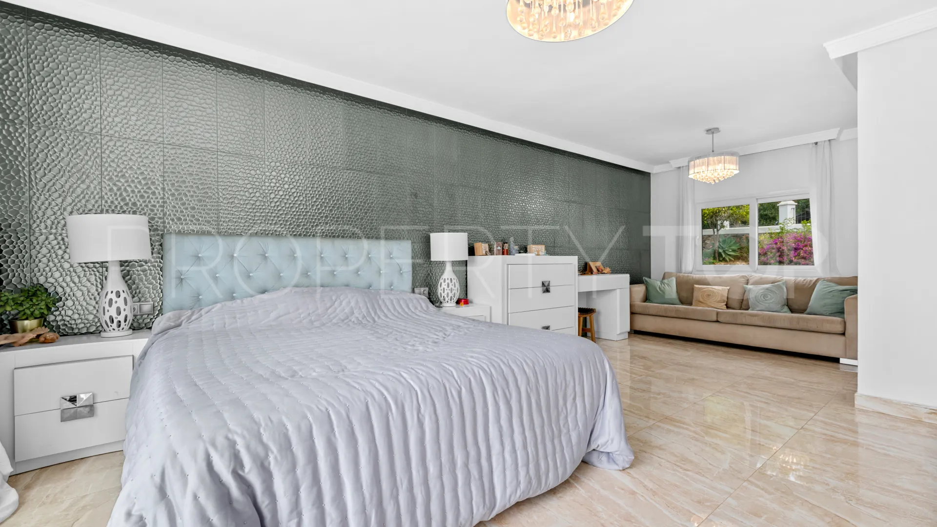 Elviria, villa con 5 dormitorios en venta
