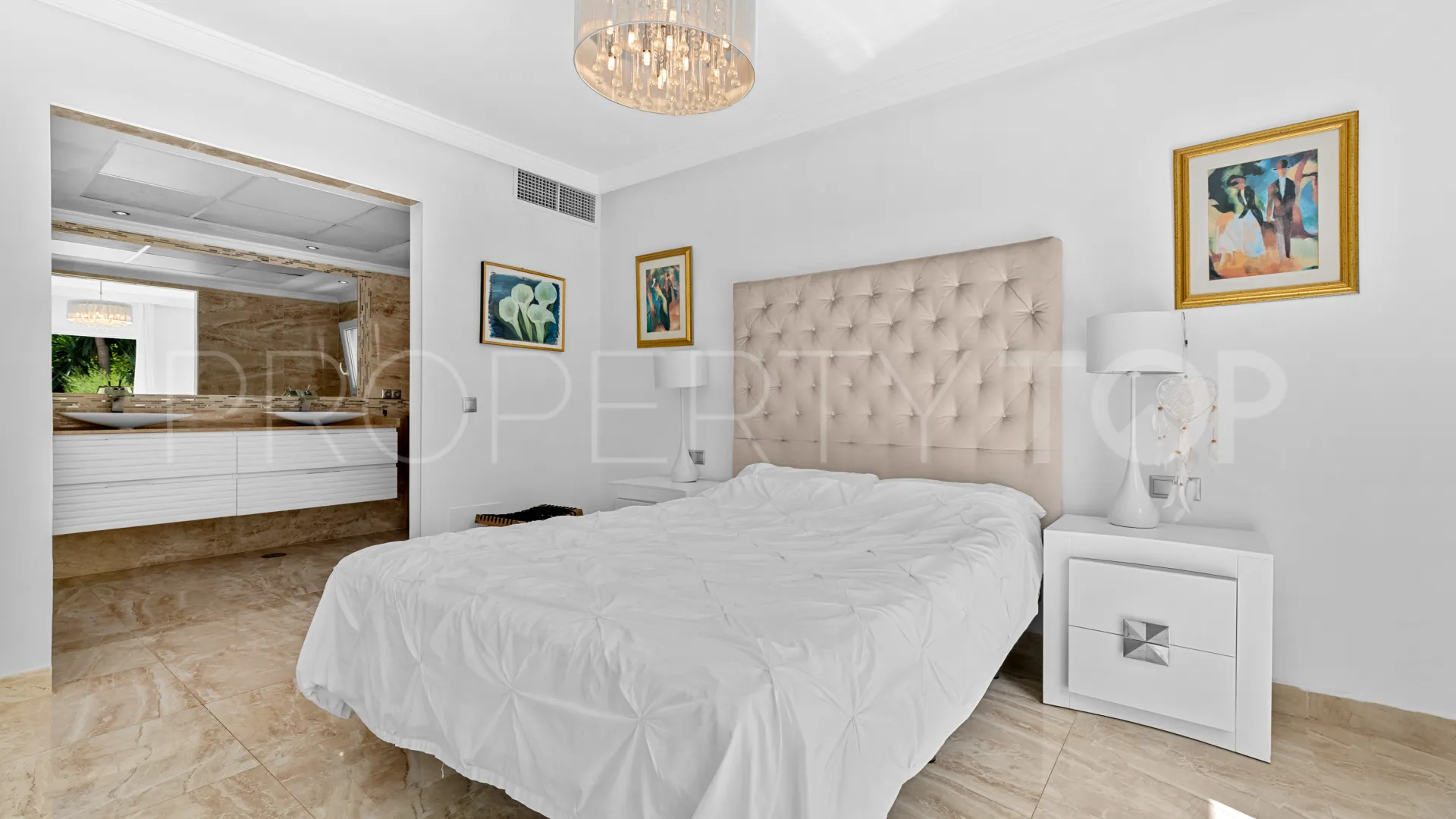 Elviria, villa con 5 dormitorios en venta