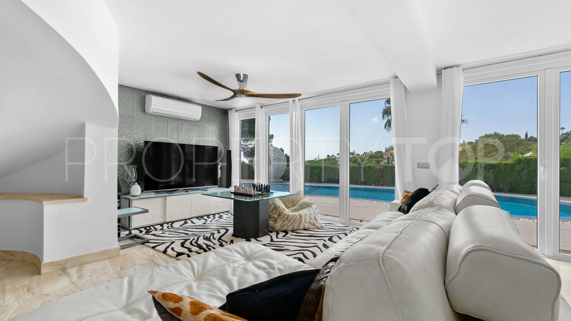 Elviria, villa con 5 dormitorios en venta