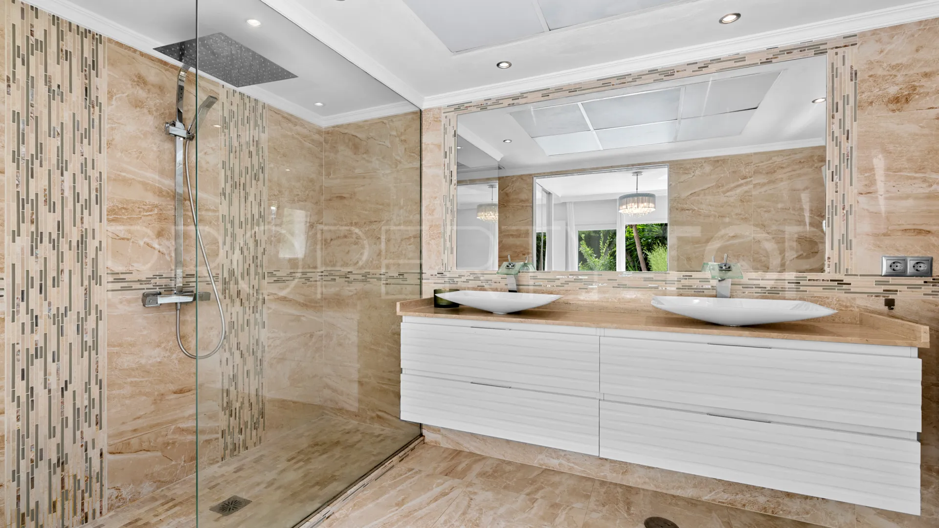 Elviria, villa con 5 dormitorios en venta