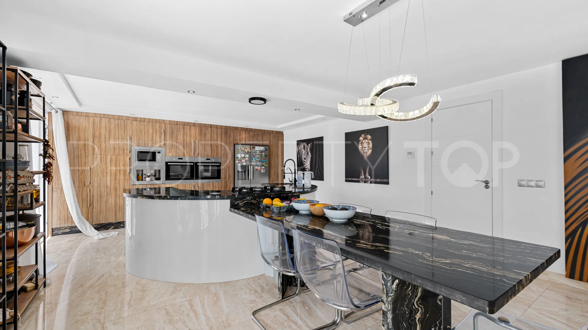 Elviria, villa con 5 dormitorios en venta