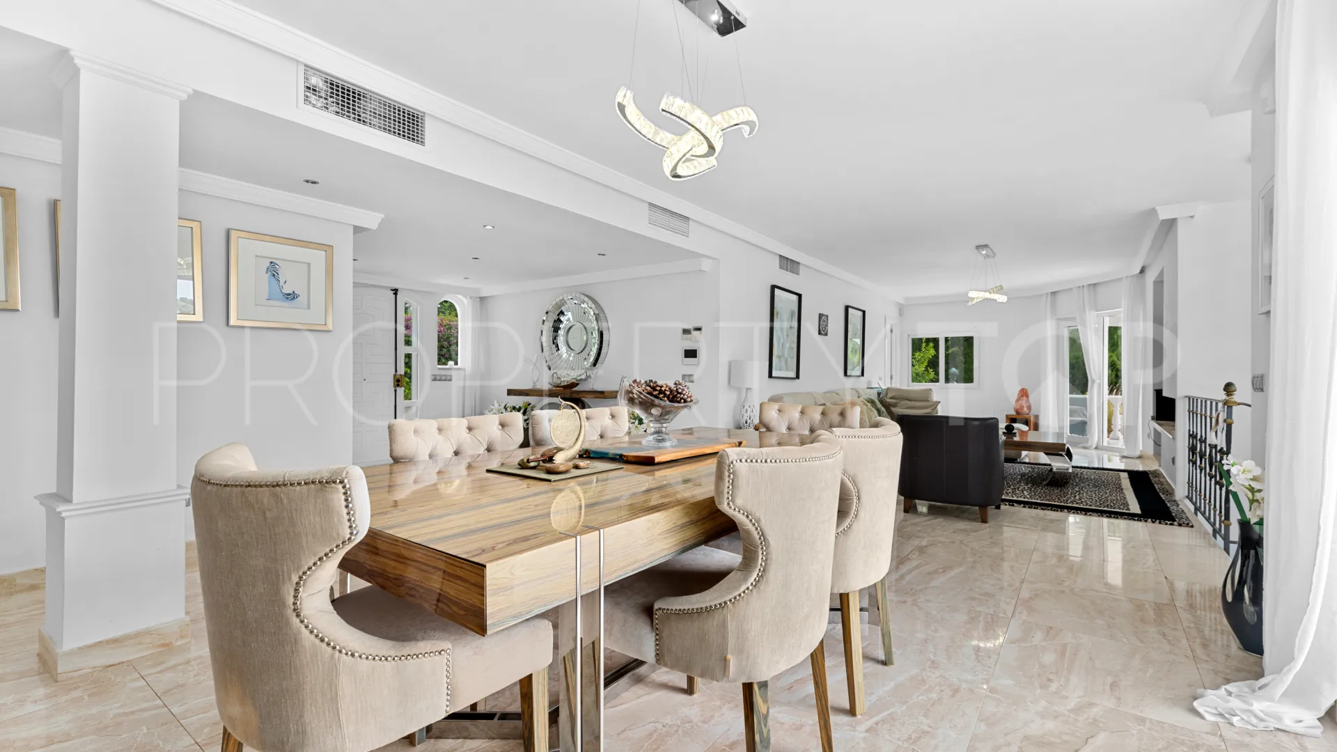 Elviria, villa con 5 dormitorios en venta