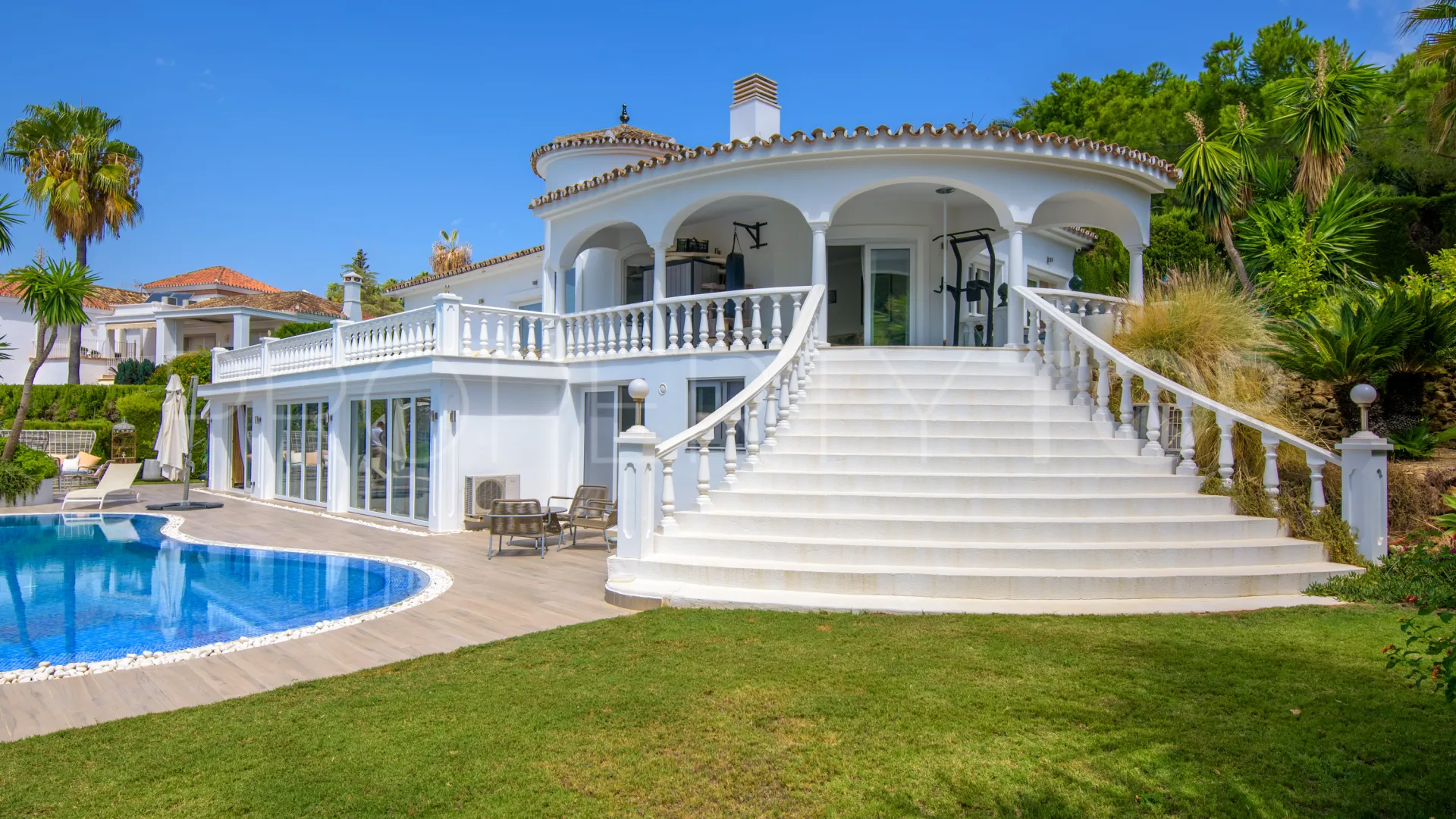 Elviria, villa con 5 dormitorios en venta