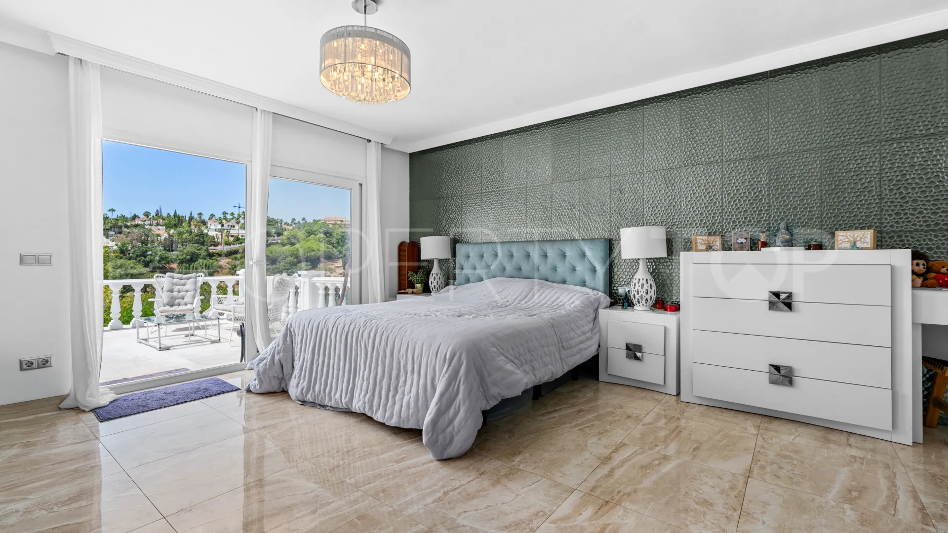 Elviria, villa con 5 dormitorios en venta