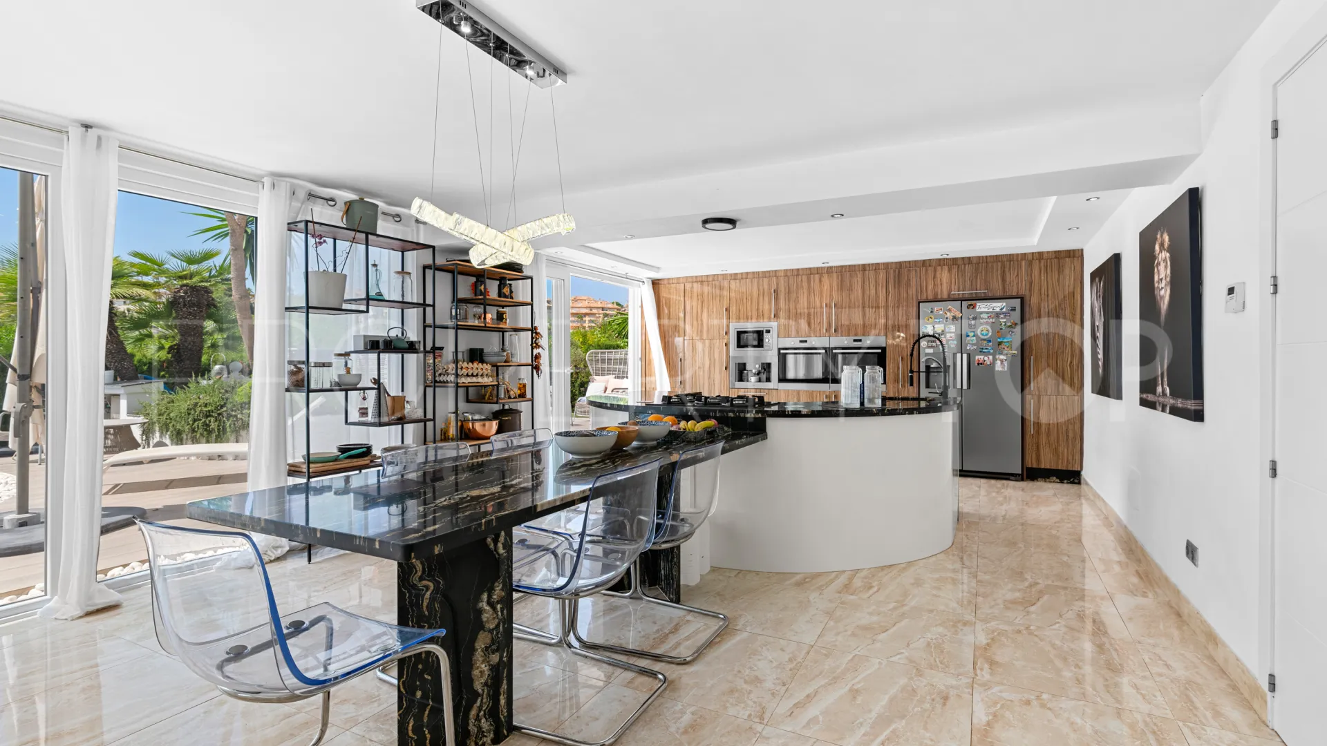 Elviria, villa con 5 dormitorios en venta