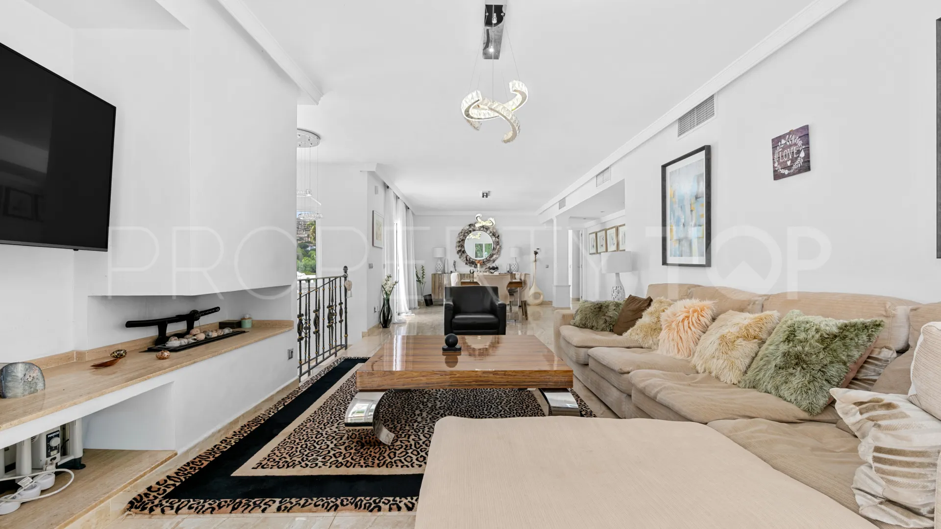 Elviria, villa con 5 dormitorios en venta