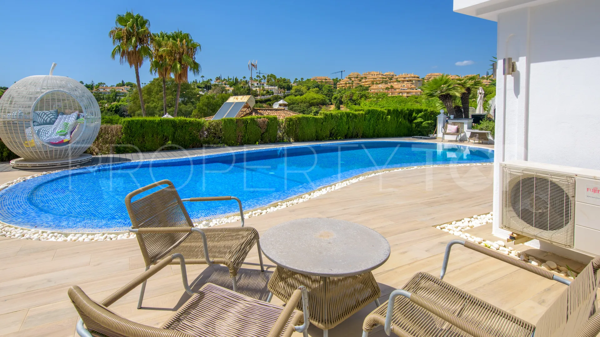 Elviria, villa con 5 dormitorios en venta