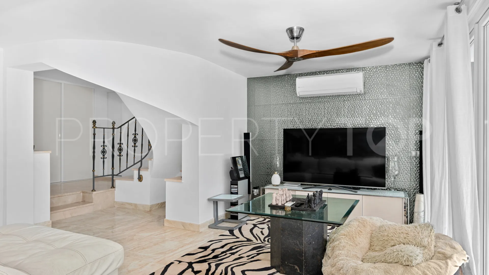 Elviria, villa con 5 dormitorios en venta