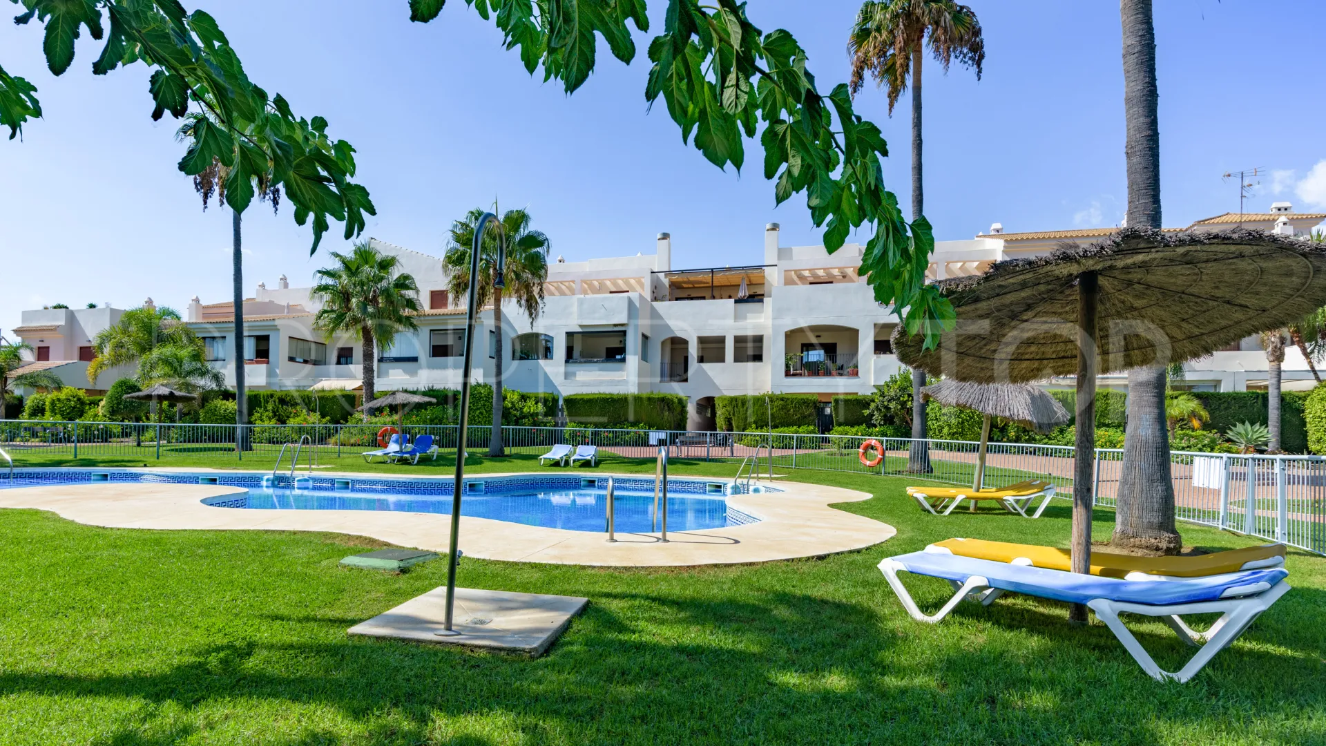 Penthouse for sale in Casares Playa with 3 bedrooms