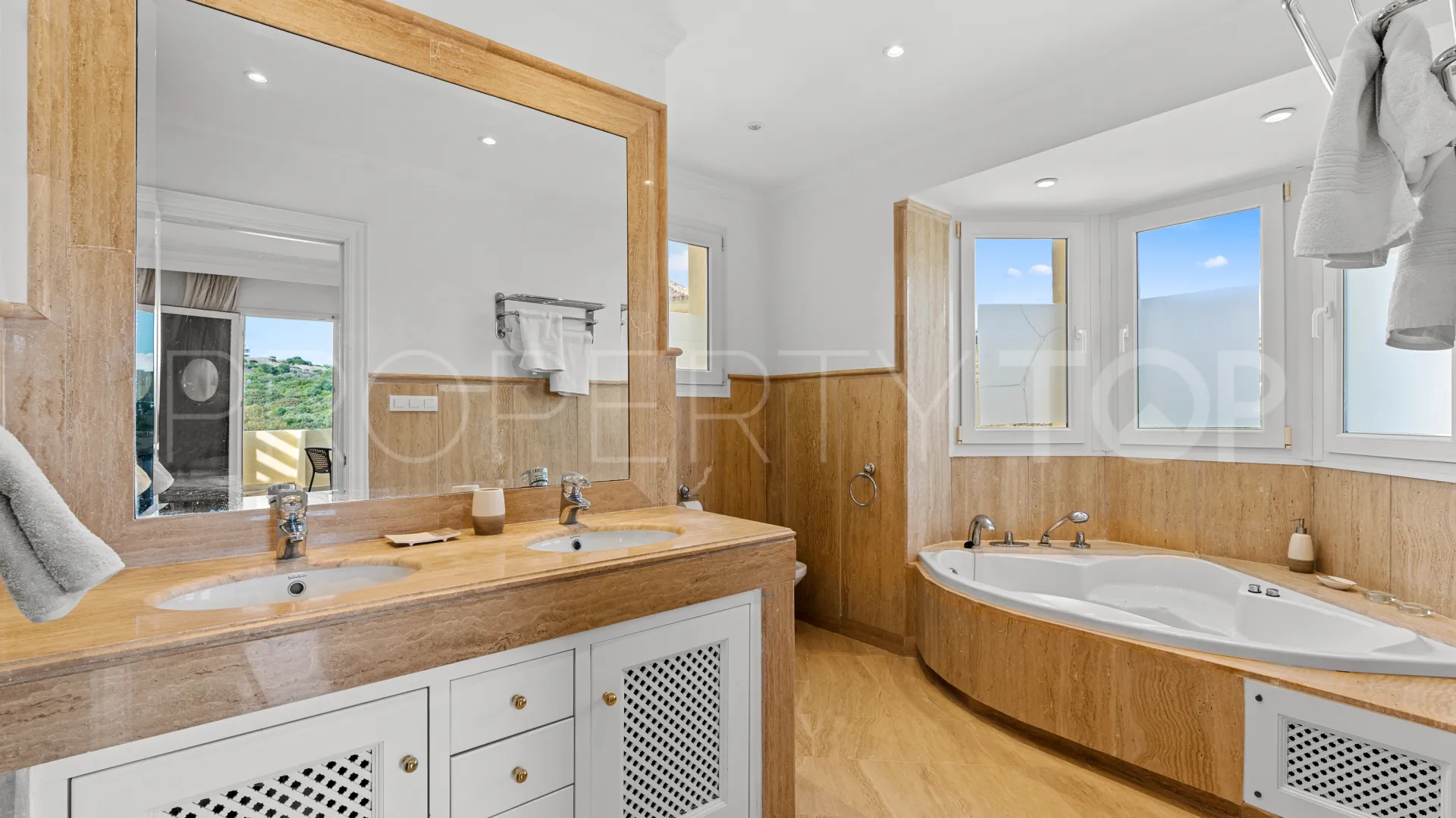 3 bedrooms penthouse in Majestic for sale