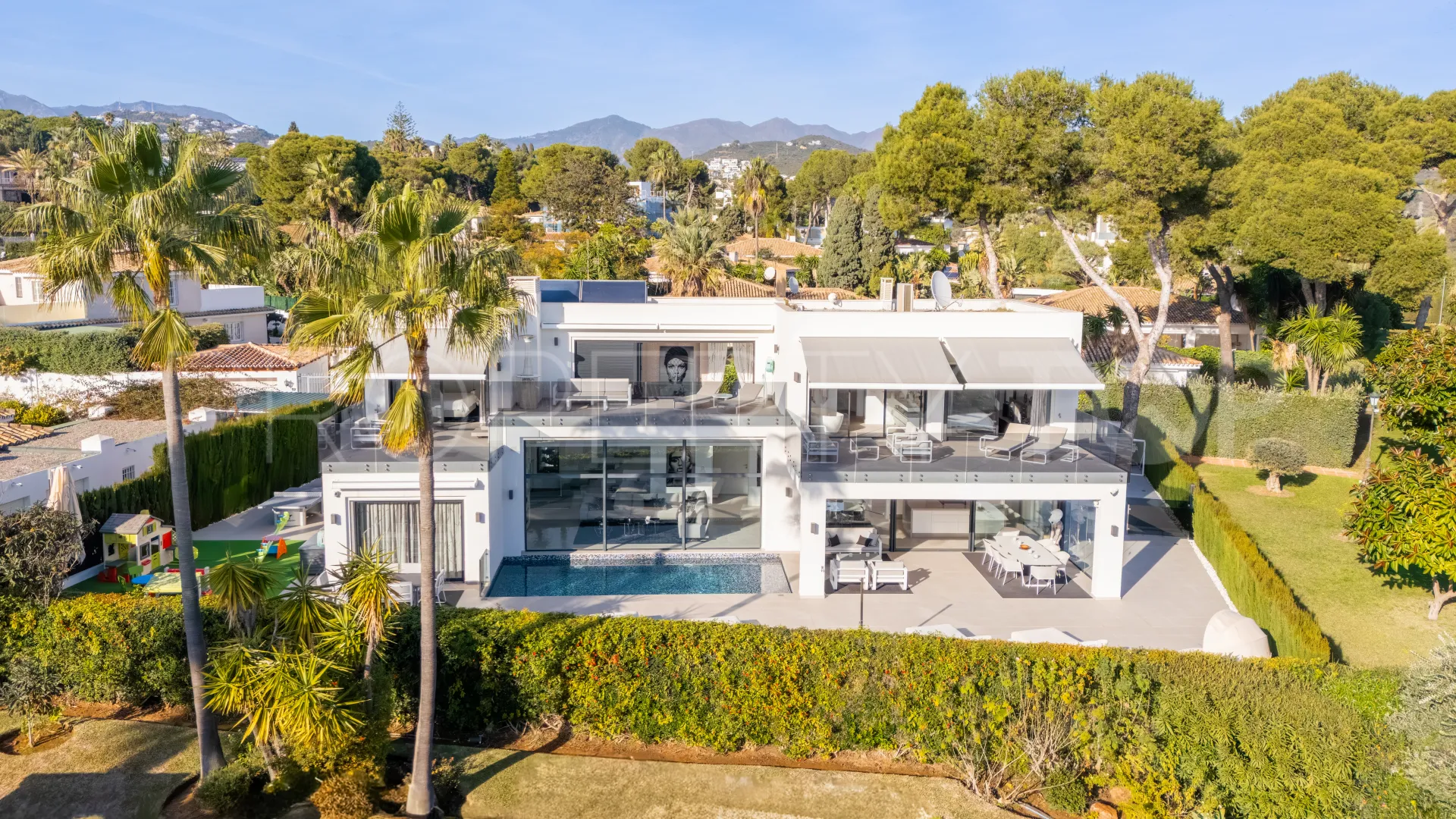 Villa con 4 dormitorios en venta en Los Monteros