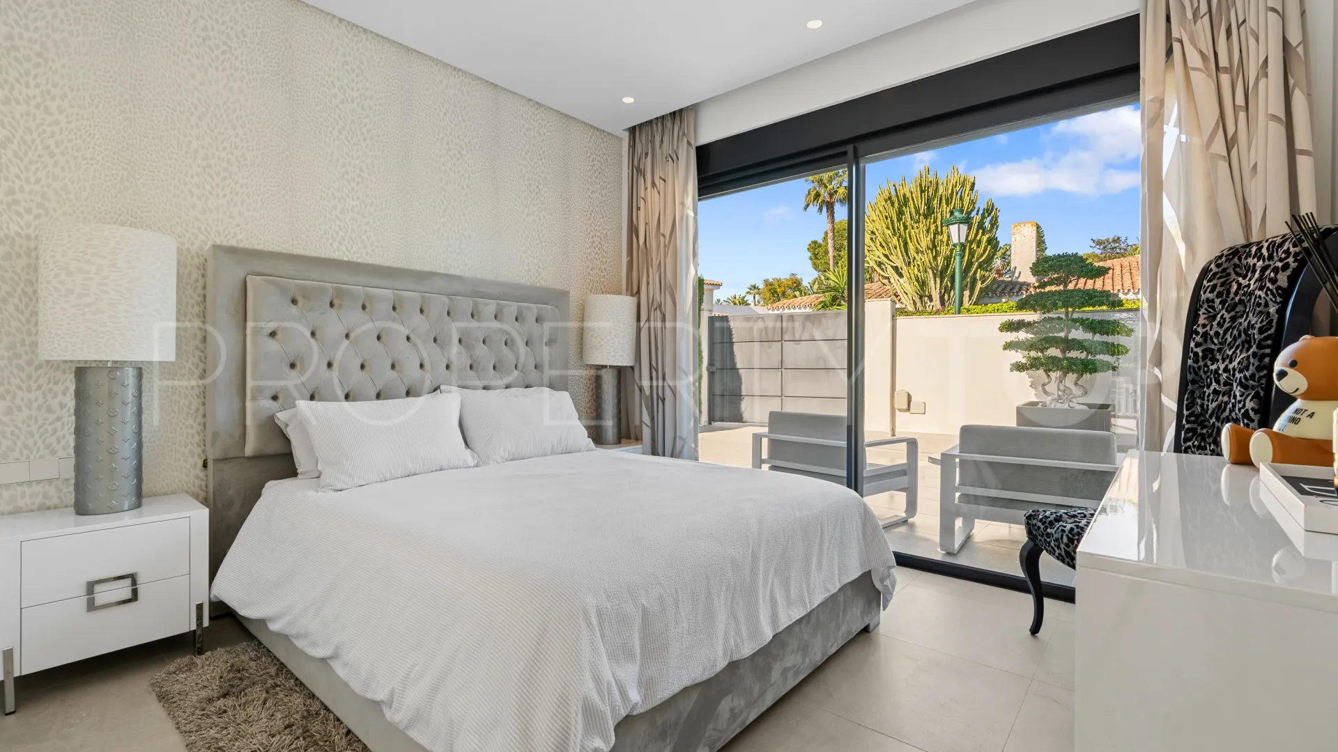 Villa con 4 dormitorios en venta en Los Monteros