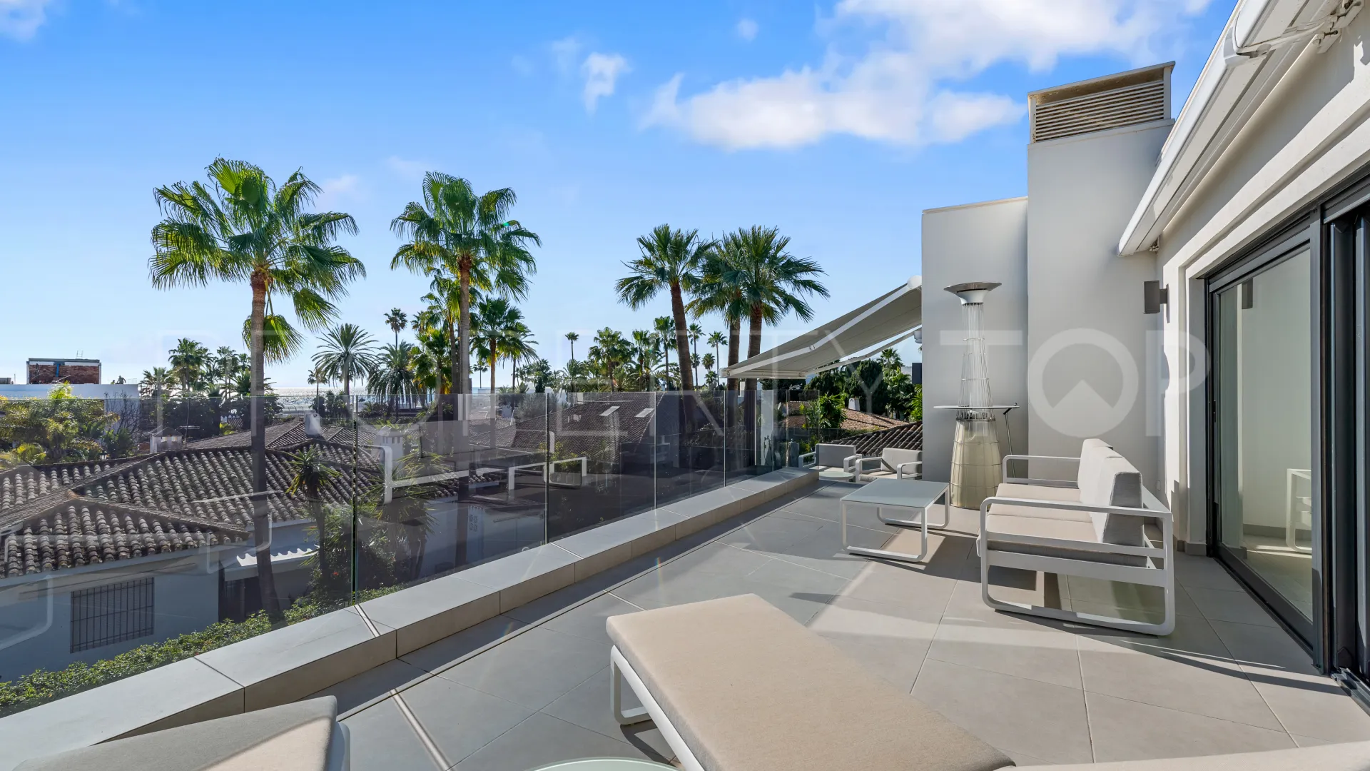 Villa con 4 dormitorios en venta en Los Monteros