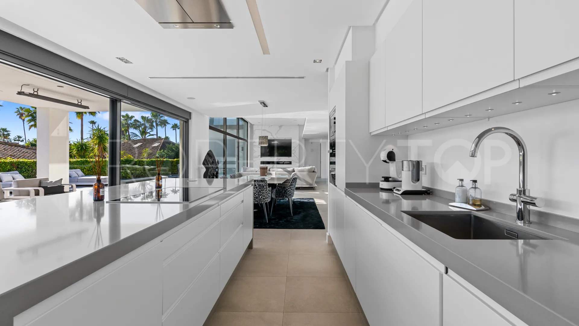 Villa con 4 dormitorios en venta en Los Monteros