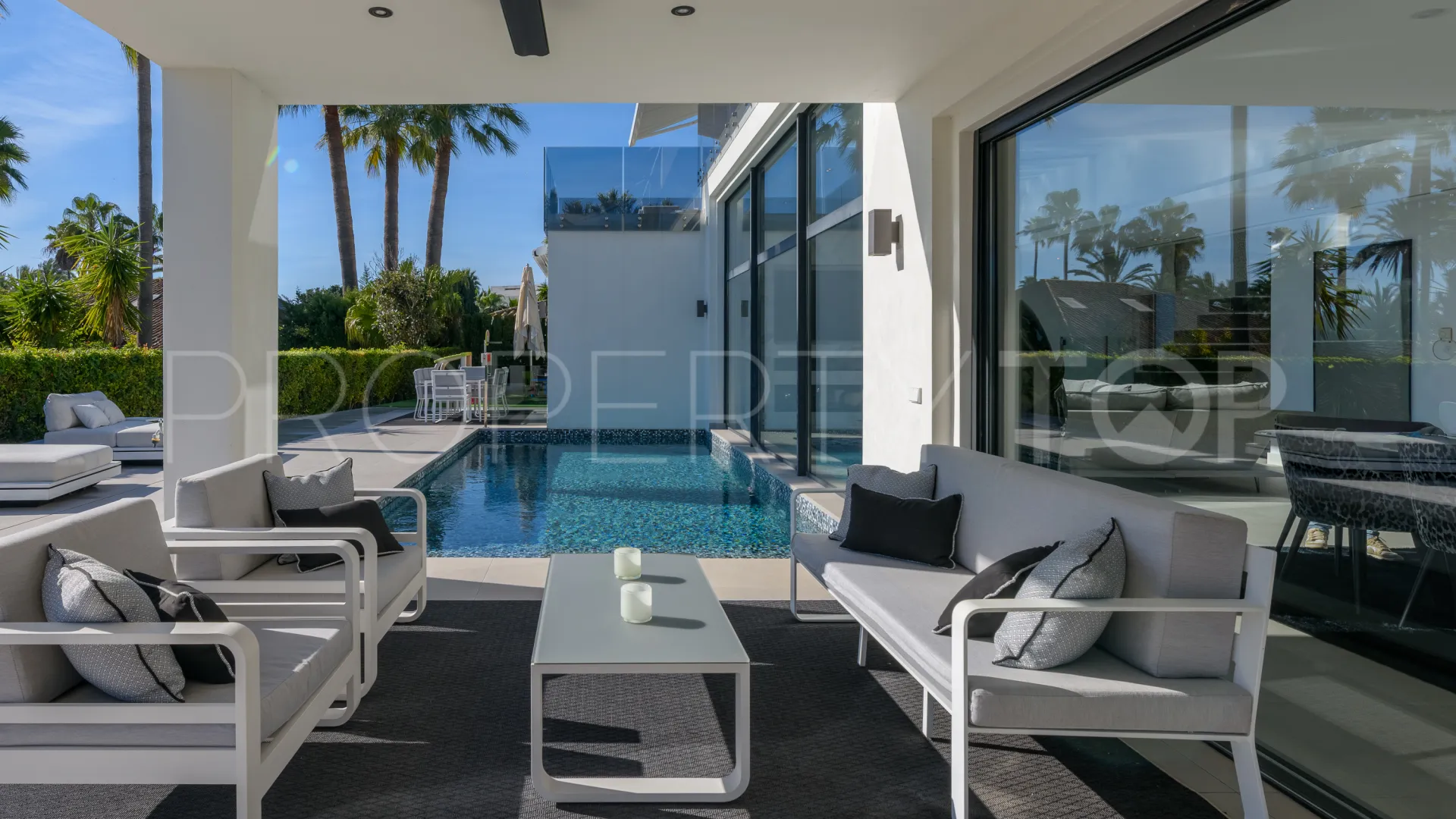 Villa con 4 dormitorios en venta en Los Monteros
