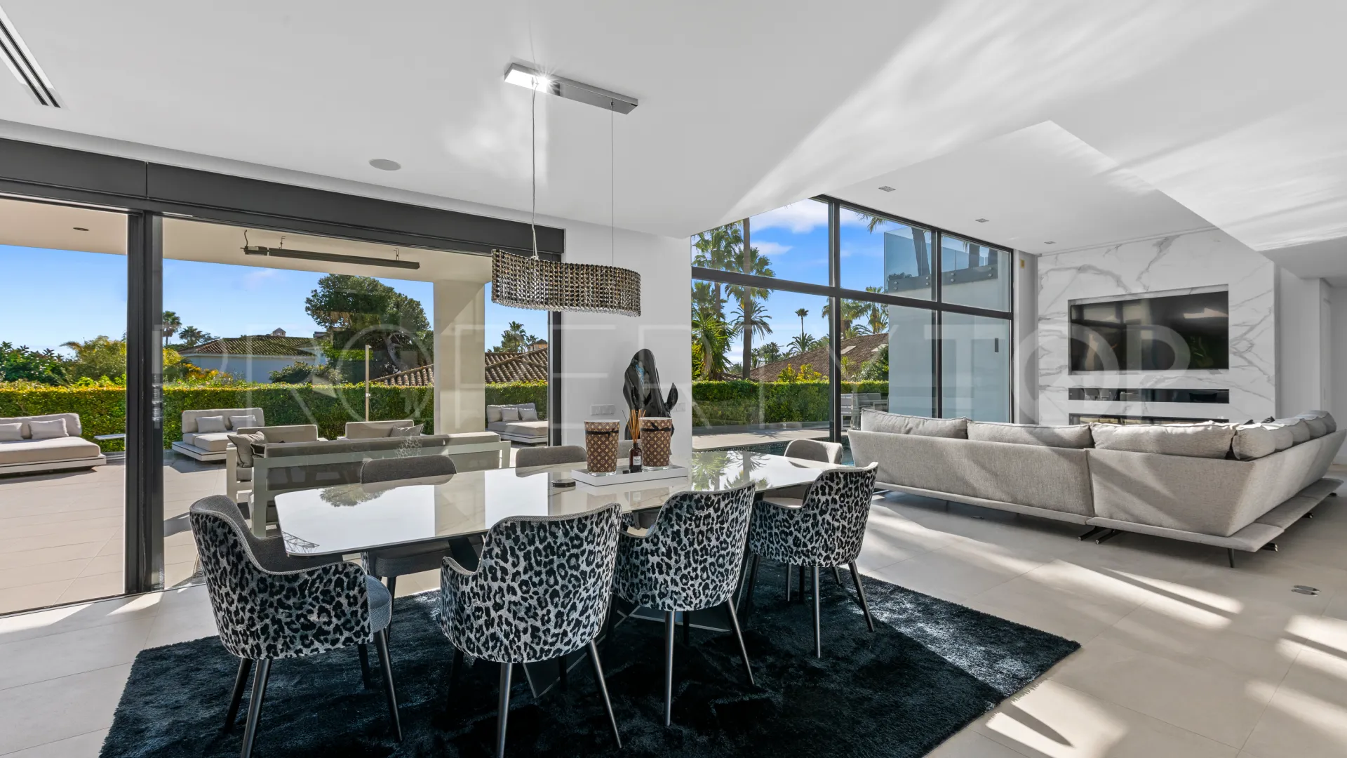 Villa con 4 dormitorios en venta en Los Monteros