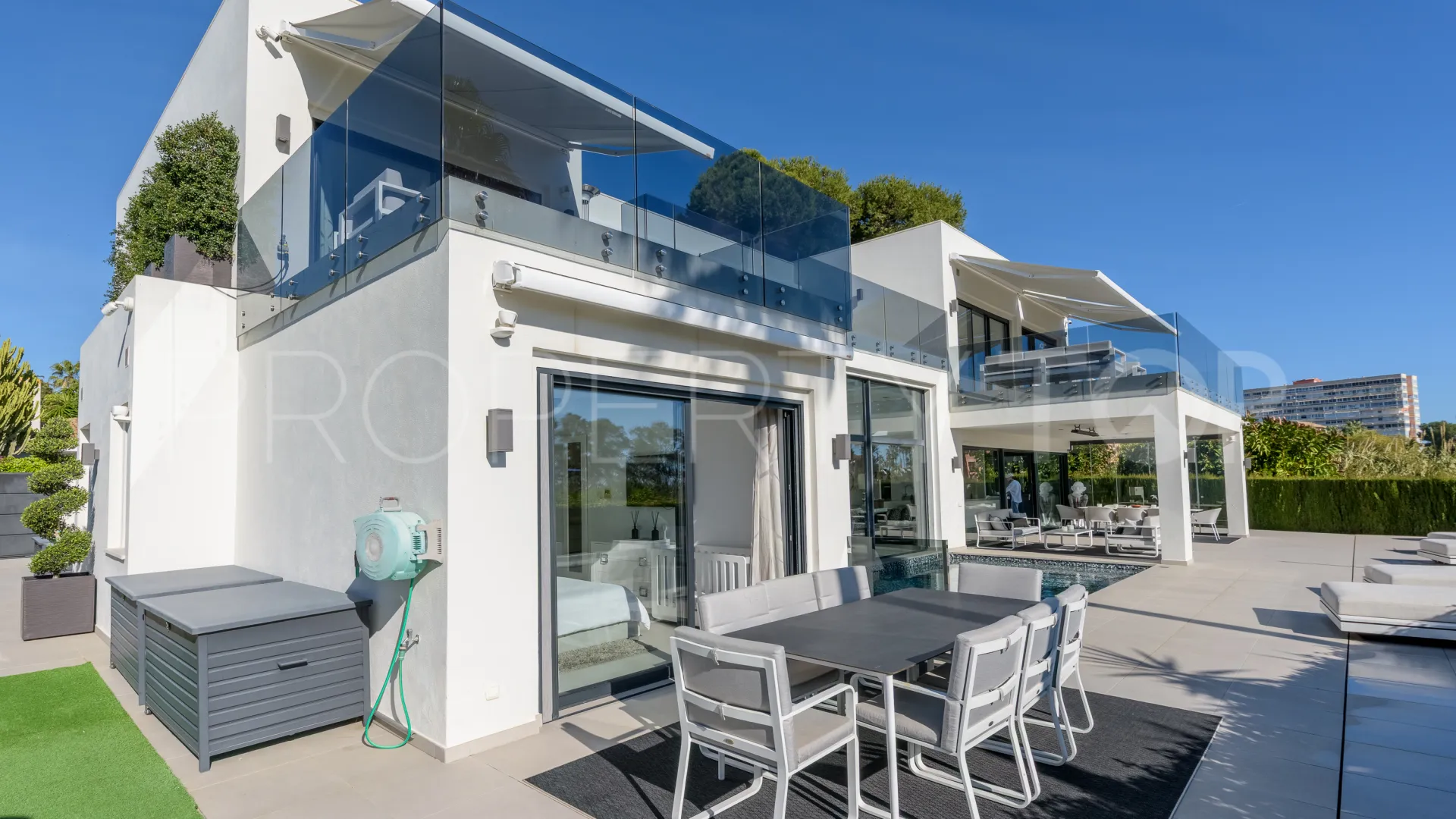 Villa con 4 dormitorios en venta en Los Monteros