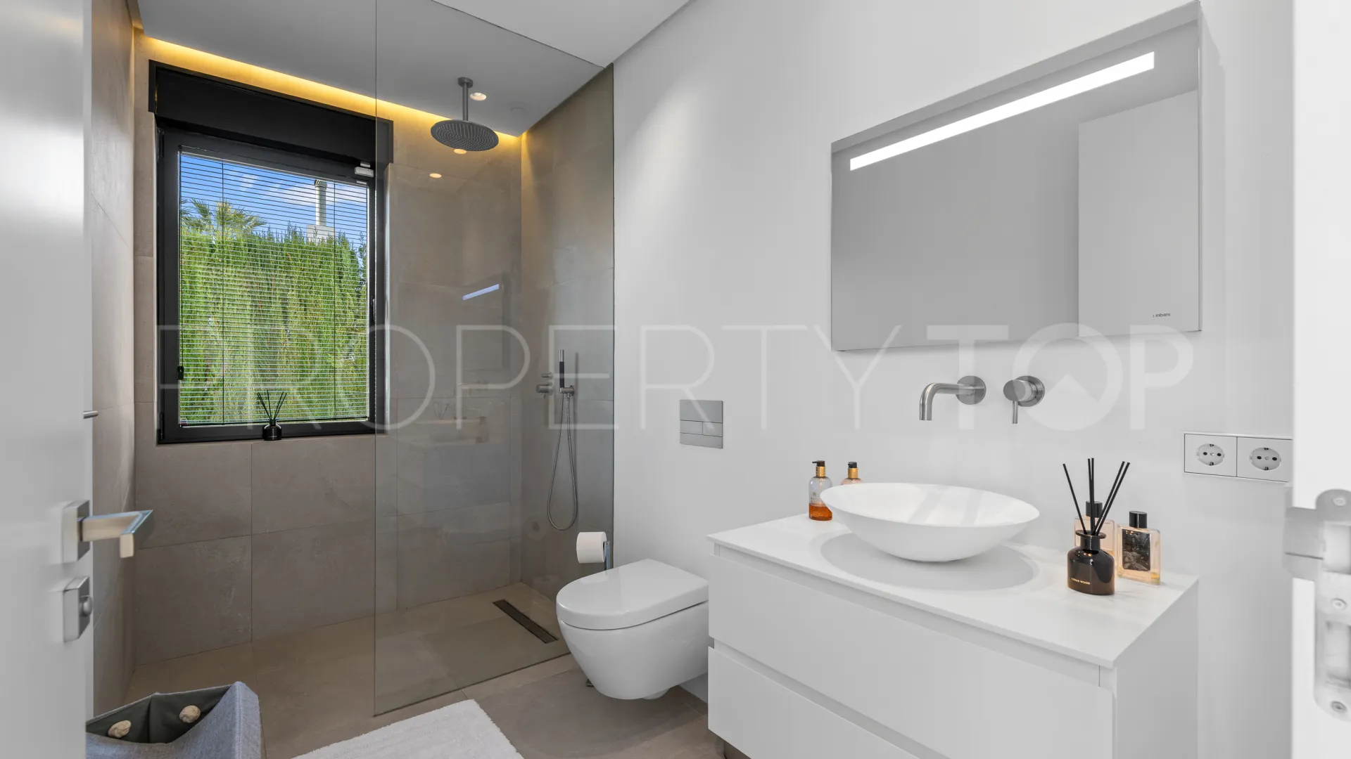 Villa con 4 dormitorios en venta en Los Monteros