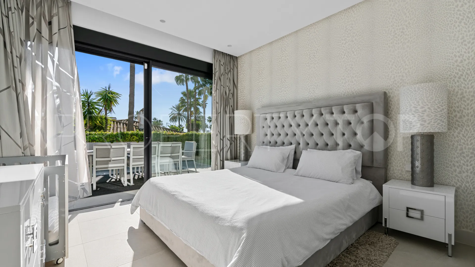 Villa con 4 dormitorios en venta en Los Monteros