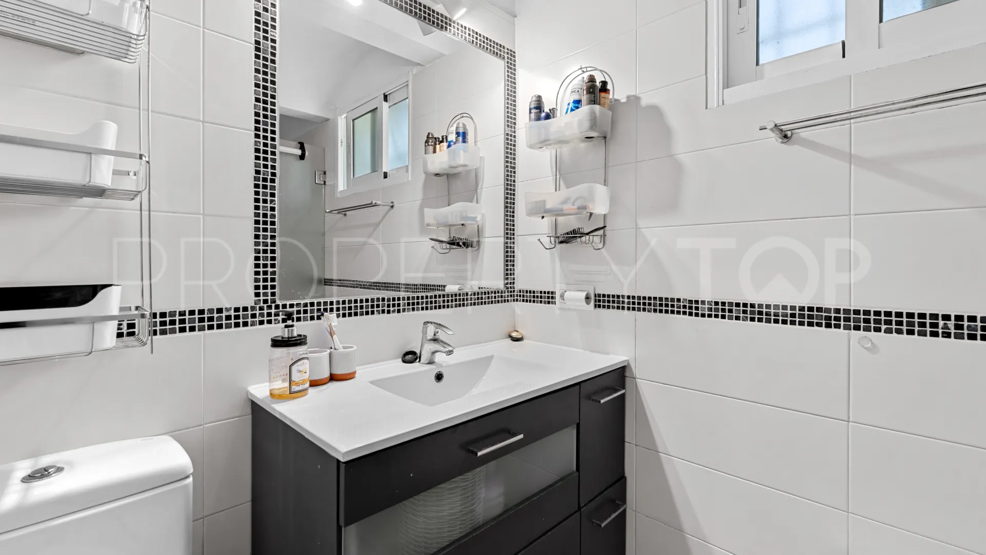 Semi detached house for sale in Bahia Dorada with 3 bedrooms