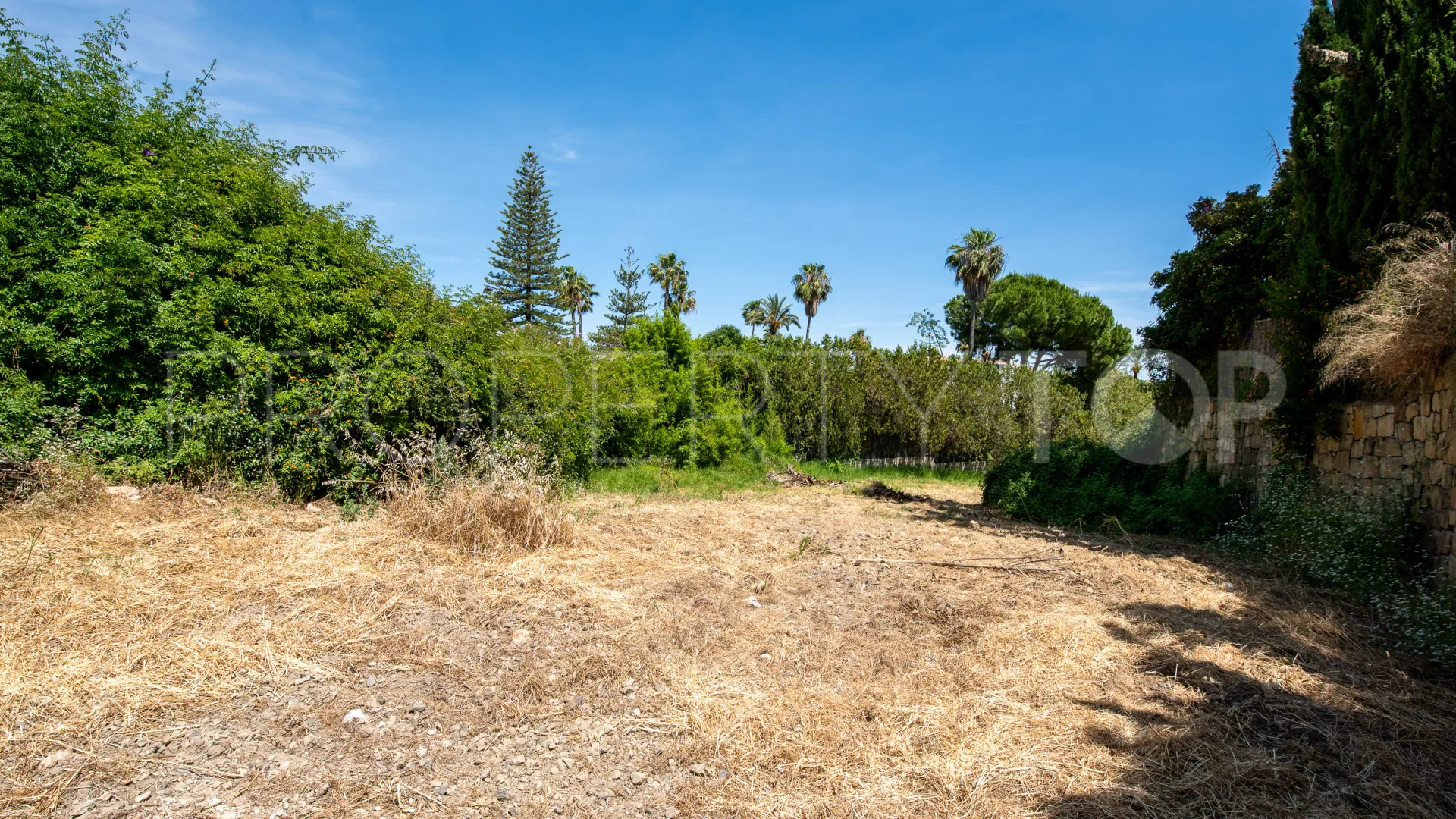 El Paraiso plot for sale